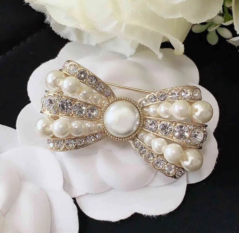 Znana marka moda biżuteria dla kobiet pereł bowknot broszka słodki romantyczny Europa luksusowe prezenty vintage szpilki