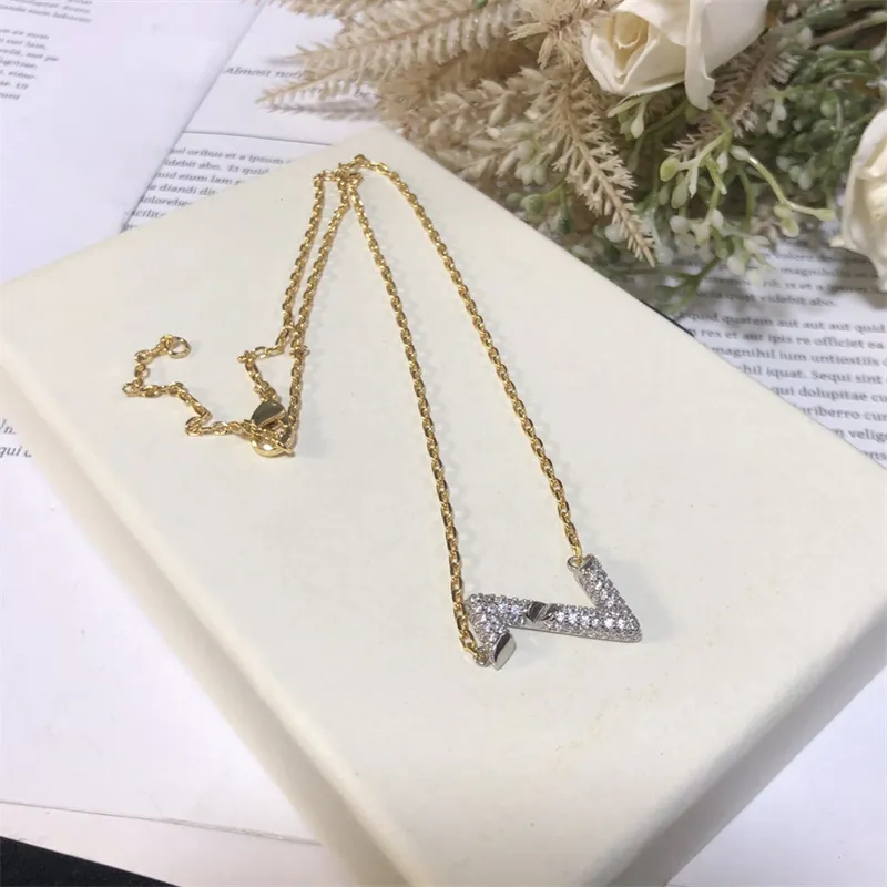 Colares de pingente de letra simples criativa com caixa diamante elegante elegante jóias mulheres homens ao ar livre strass colar