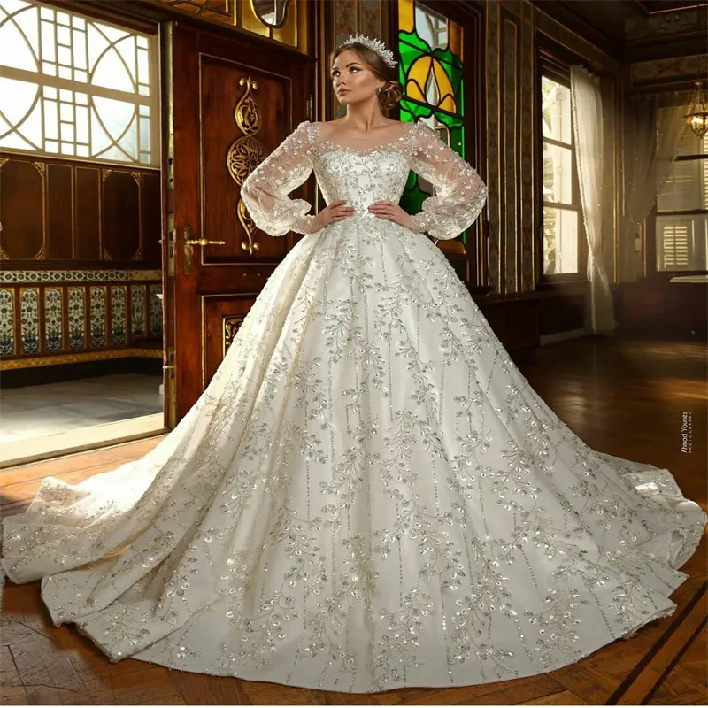 Lyxbröllopsklänningar Romantiskt En Linje Glitter Crystal Pärlor 3D Blommorapparat Långärmade Sweep Train Bröllopklänningar Plus Storlek Äktenskapslitage Robe de Mariée