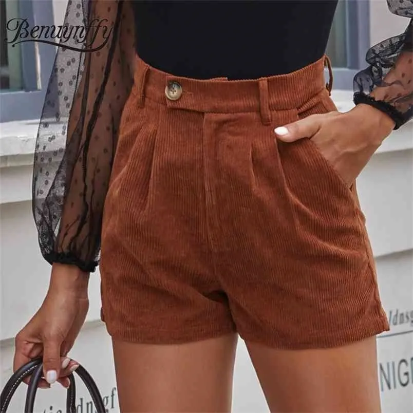 Bouton de velours côtelé marron Fly Automne Hiver Shorts pour femmes Vintage Plissé Poche avant Taille haute décontractée Dames 210510