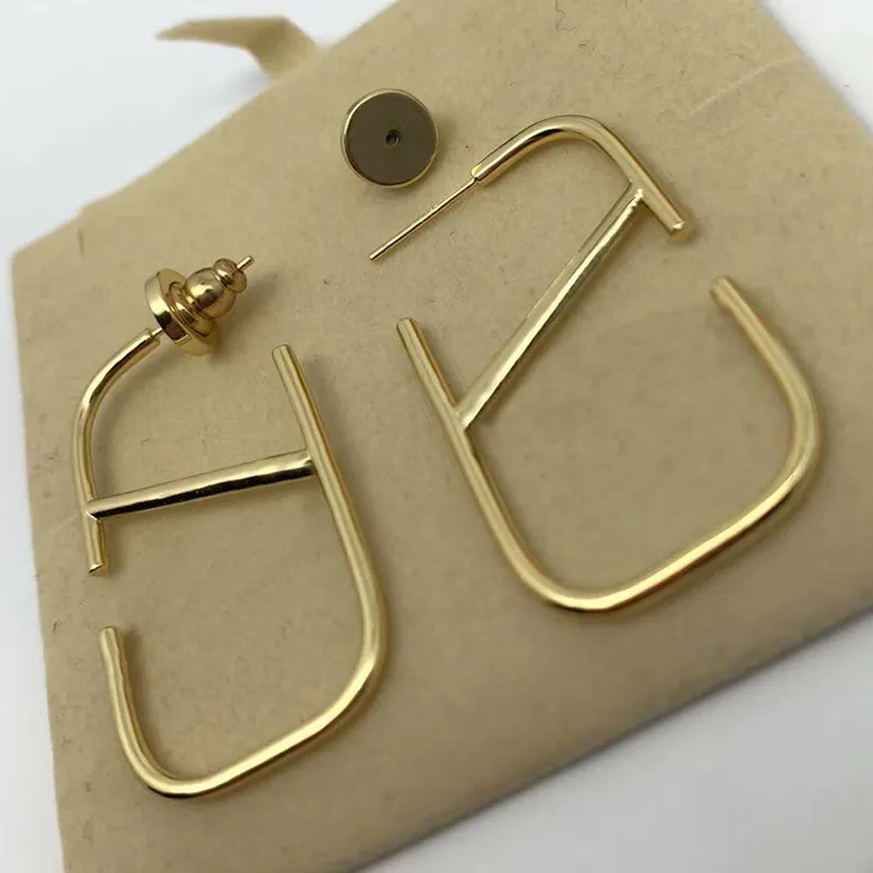 Designer Charm örhängen för kvinnor Mode örhängen dubbar Lyx Casual Dangler Golden Letter Eardrop smycken
