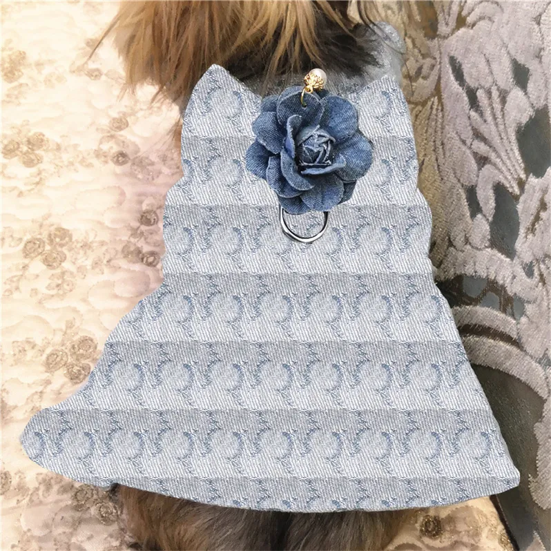 Najnowszy haft litery psa odzież kamizelka moda lato pet para ubrania odkryte oddychające dogi sukienki
