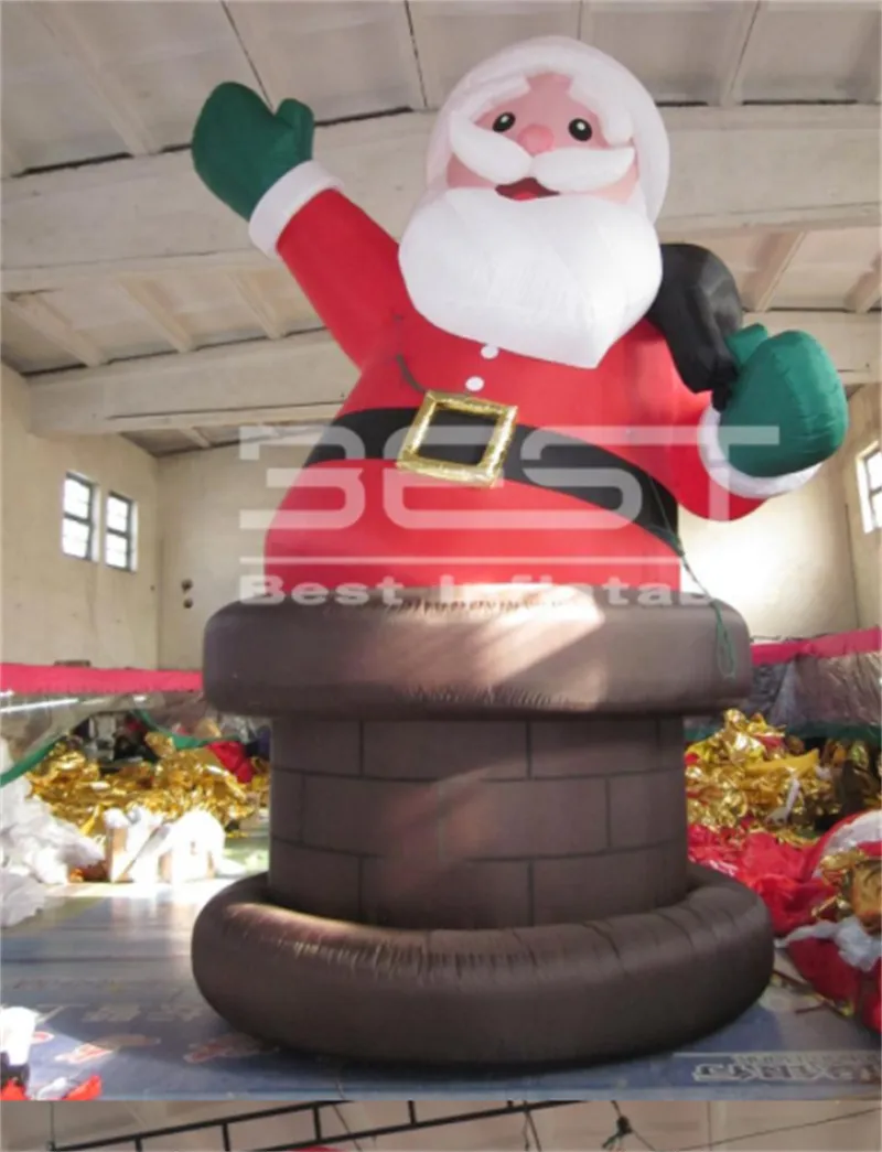 Natal inflável bonito Papai Noel que escala fora da chaminé para a decoração do partido das eventos da fase da decoração do Xmas