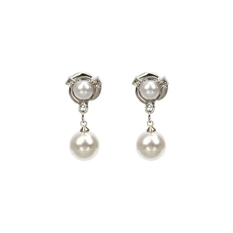 女性のファッションの人格のためのスタッドバロック天然の真珠のイヤリングエレガントなアクセサリー925スターリングシルバージュエリー