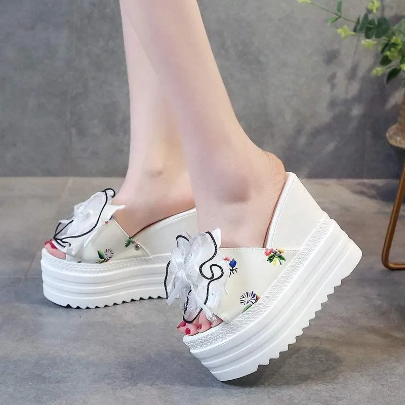 Chaussons à talons super hauts pour femmes sexy à la mode d'été avec nœud papillon et talon compensé intérieur pour augmenter l'usure décontractée antidérapante.