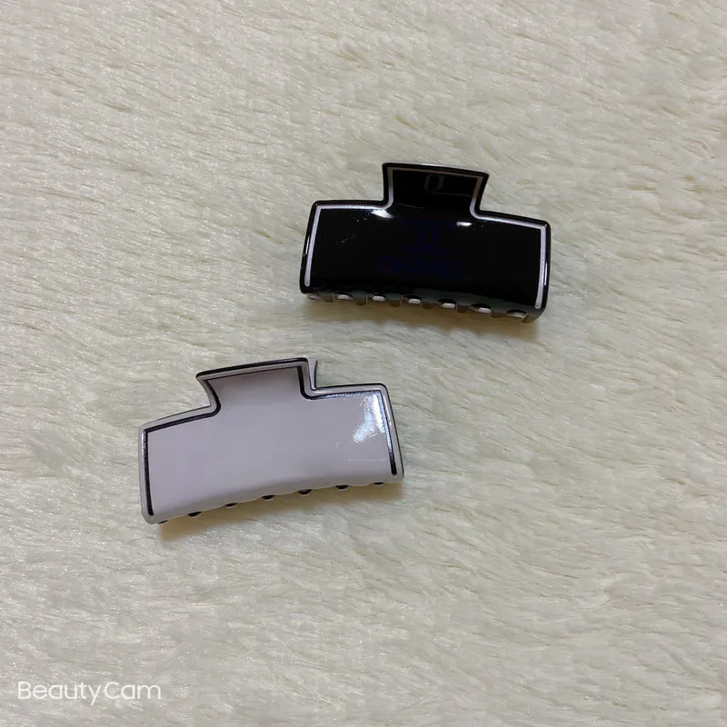 Clips de garra de cubo acrílico blanco y negro de 8X4CM, horquilla de estilo C, clip lateral para colección de damas, accesorios para la cabeza, artículos, regalo vip