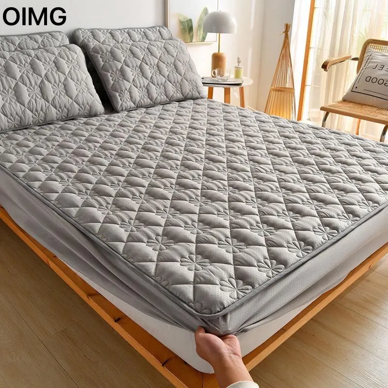 Kussen / decoratief kussen Oimg Thicken Gewatteerde Matras Cover King Queen Bed Installeerde blad Anti-bacteriën Topper Air-permeable Pad