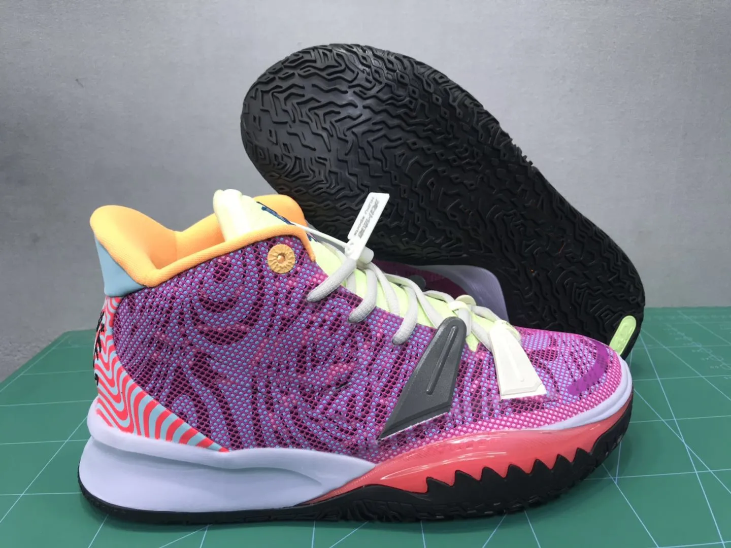 Kyrie alien deals shoes