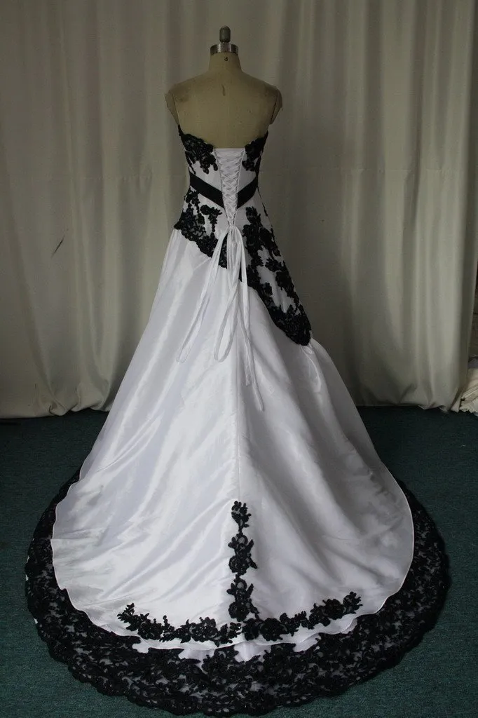 Svartvita Gotiska Bröllopsklänningar Real Images Strapless Lace Appliques Sweep Train Corset Back Custom Made Plus Size Bridal Gowns