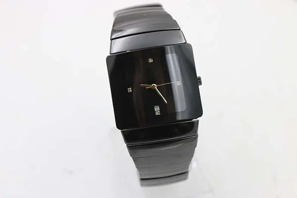 Sconto quadrante nero orologio limitato da donna orologio da polso con puntatore dorato orologi da donna in acciaio nero292y