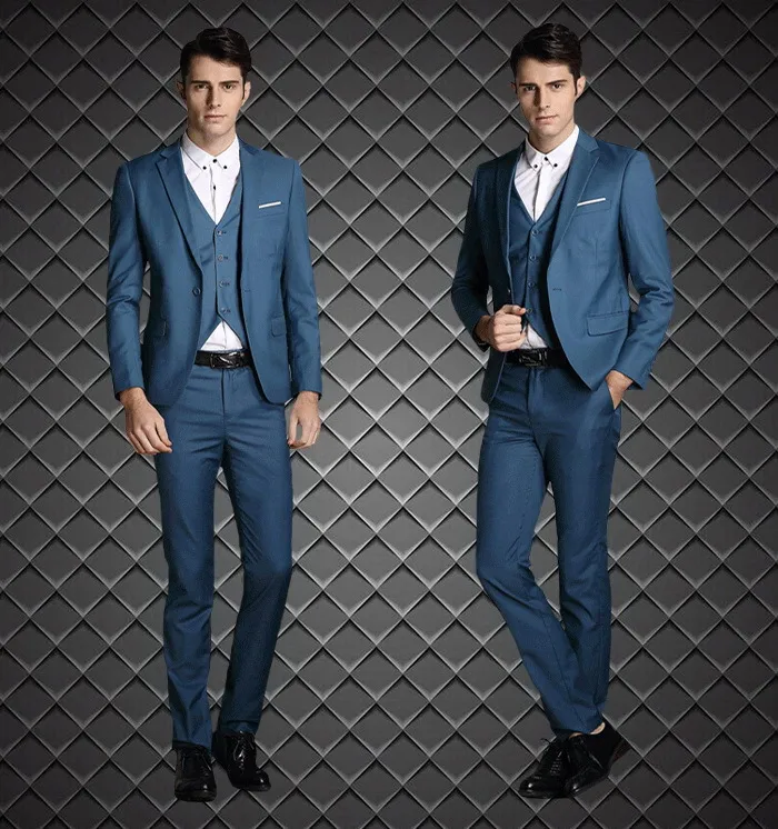 2015 Moda Slim Fit Smoking dello sposo Blu scuro Custom Made Groomsmen Best Man Uomo Abiti da sposa Prom Smoking (Giacca + Pantaloni + Vest + Tie + Hanky)