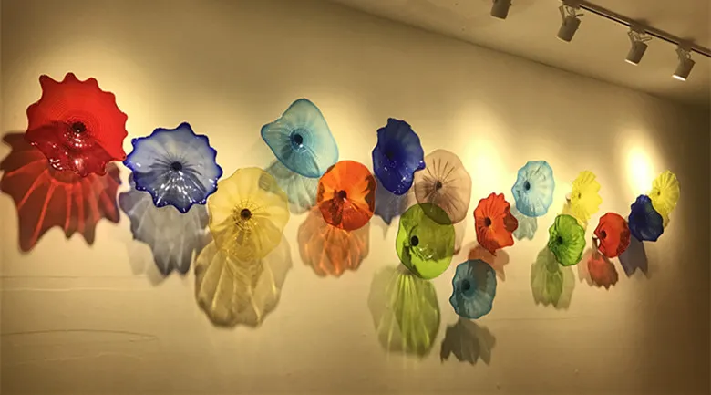 Hot Sale Hand Blown Glass Plates for Wall Decoration Style Multicolor Murano Glass Hanging Plates Wall Art Customized Color Size