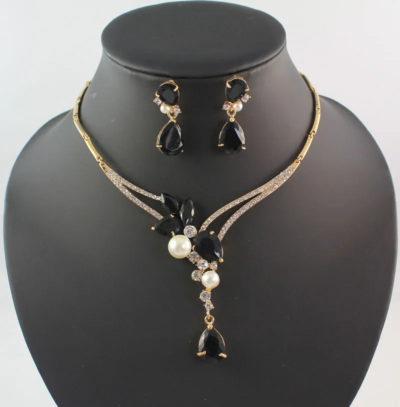 Schmuck Sets White Pearl und schwarze Granat-18K Gold überzogene Halsketten-Ohrringe Frauen Hochzeit Set