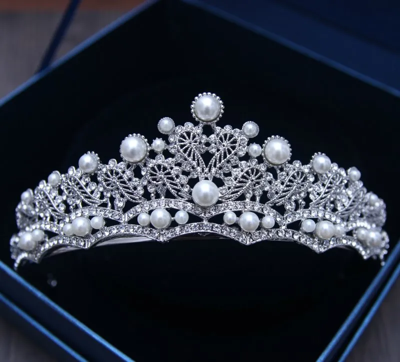 Luxuriöse silberne Kristalle, Hochzeitskronen, glänzende Perlen, Braut-Tiaras, Strass-Kopfschmuck, Stirnband, günstiger Haarschmuck, Pageant2836