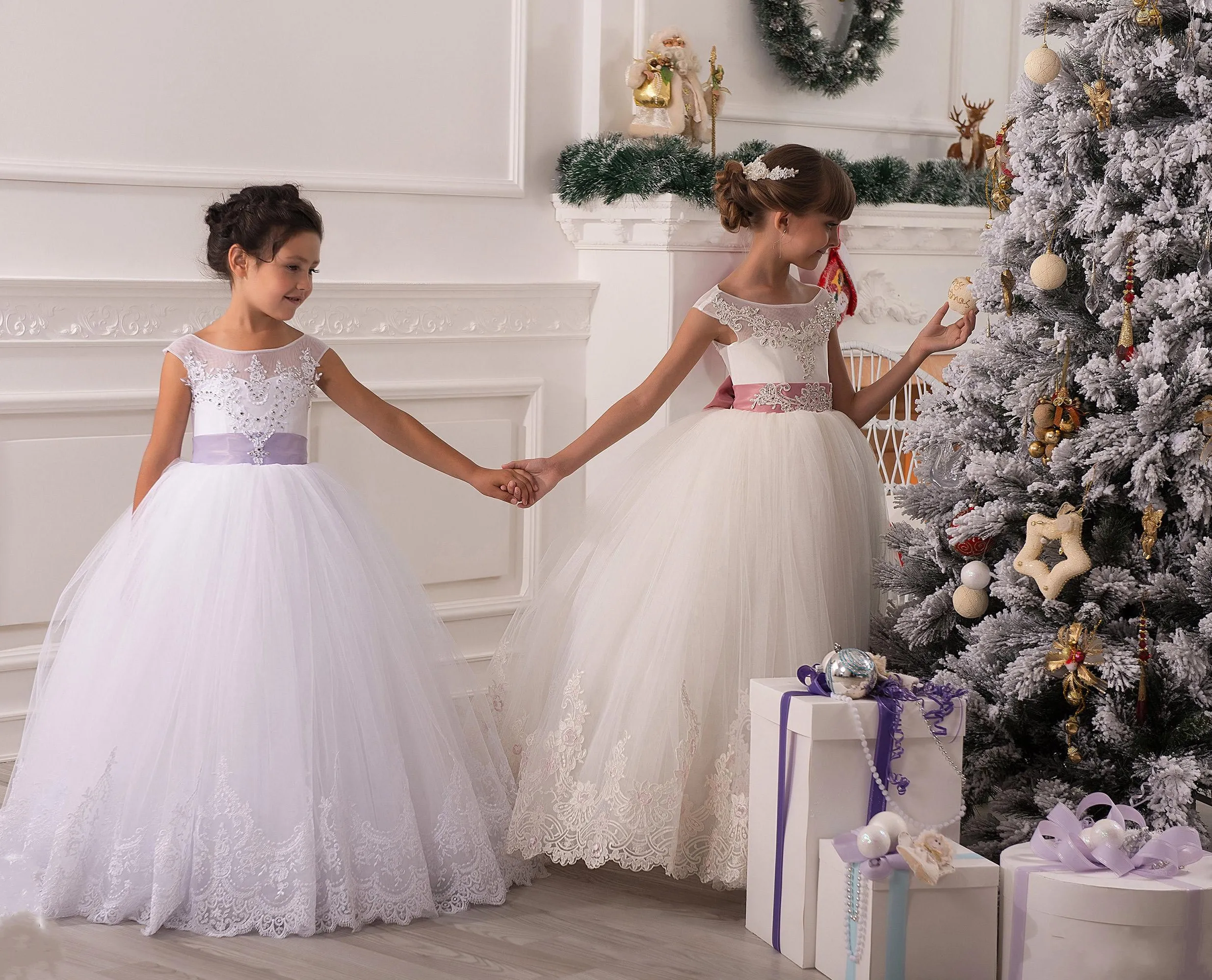 2015 Tulle Flower Girl Dresses Sheer Beaded Appliques Fluffy Christmas Ball Gowns for Wedding Keyhole Lace-up Bows Lovely Custom Made Dress