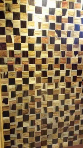 木製の床の寄木細工の設計されたフロアポリゴン黒檀の床プロファイリング木製のフロアーリングアジアの梨Sapele木製のフロアオークの木製の床羽木製の床