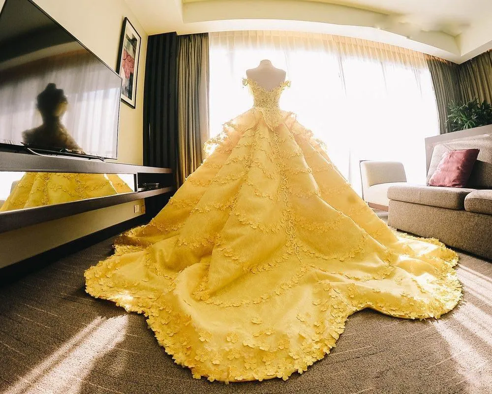 Amazing Ball Gown Wedding Dresses Yellow Off The Shoulder Lace Appliques Tiered Bridal Gowns Saudi Arabic Wedding Vestidos Custom Made