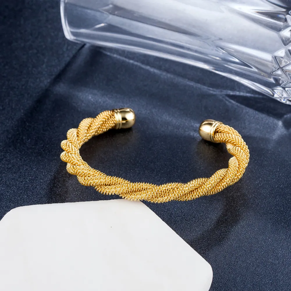 cadeau chaud prix usine 925 bracelet à breloques en argent personnalité lignes torsadées bracelet en or 18 carats bijoux de mode 1826