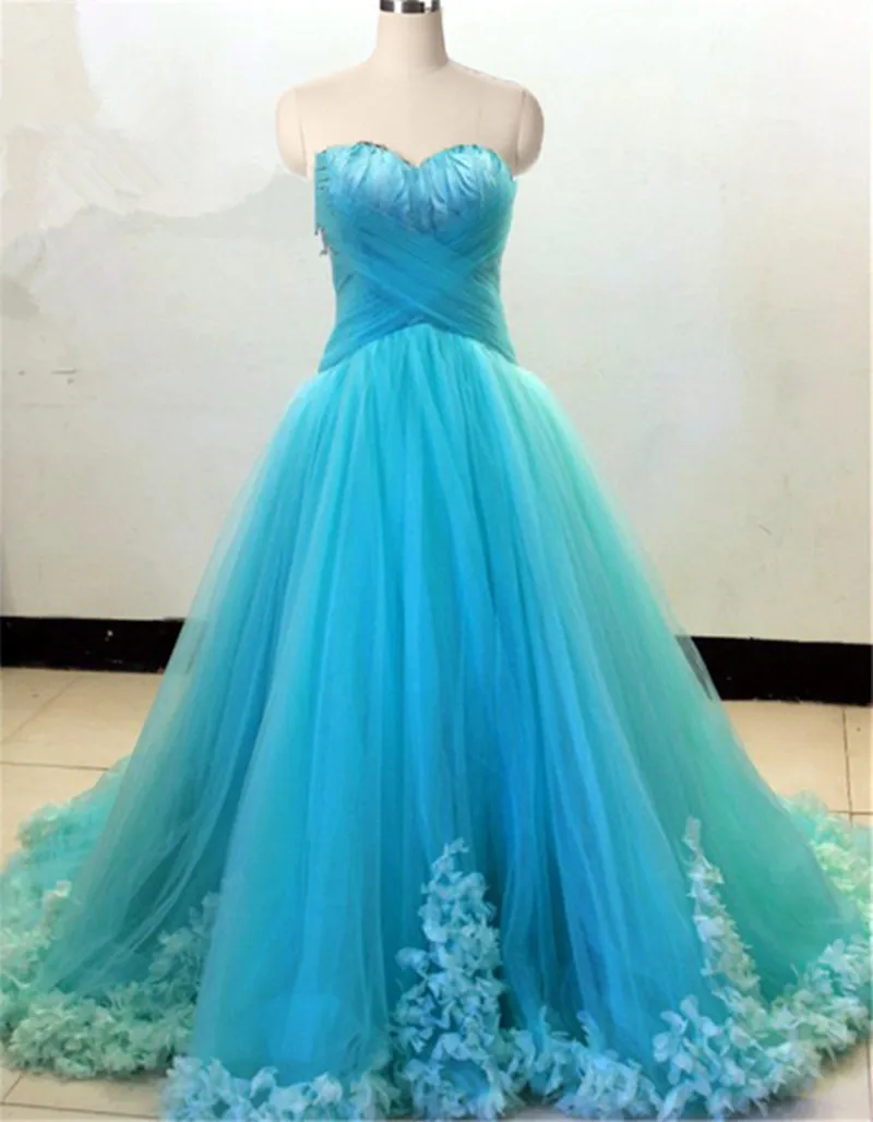 2017 Sexy Criss-Cross Appliques Ball Gown Quinceanera Klänning med Tulle Lace-up Plus Size Sweet 16 Dress Vestido Debutante Gowns BQ98