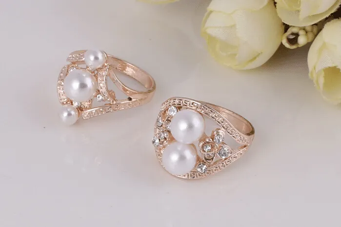 2015 vendite calde moda donna / ragazza gioielli mosaico perla cristallo modellazione anello in oro rosa stile misto confermato l'anello di colore 50 pz / lotto