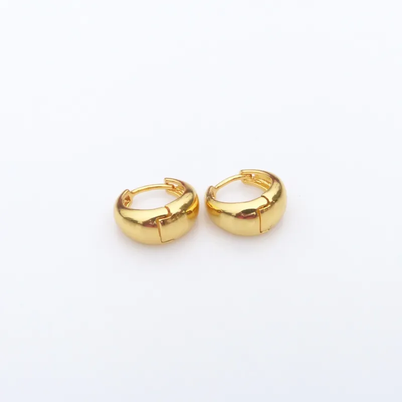 orecchini a cerchio in oro giallo 24k con orecchini pieni e lisci donne