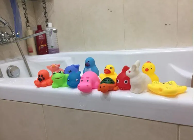 Colorido Macio De Borracha Flutuante Pato Squeeze Som Squeaky Brinquedo De Banho Para O Banho Do Bebê Natação Brinquedos de Água