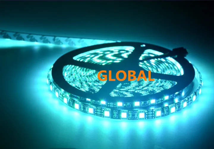 Svart PCB 5M 5050 RGB LED-lampor 300 LED 60LED / M SMD Vattentät IP65 DC 12V Flexibel ljusremsa Varm / kall vit röd grön blå