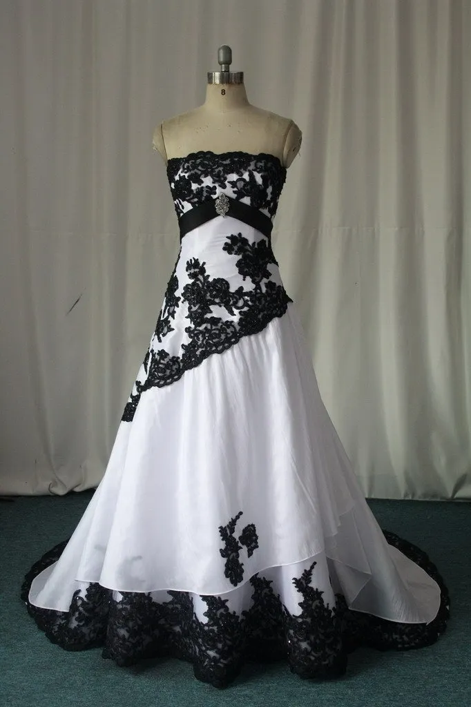 Robes de mariée gothiques noires et blanches Images réelles sans bretelles en dentelle Appliques balayage train Corset dos sur mesure robes de mariée de taille plus