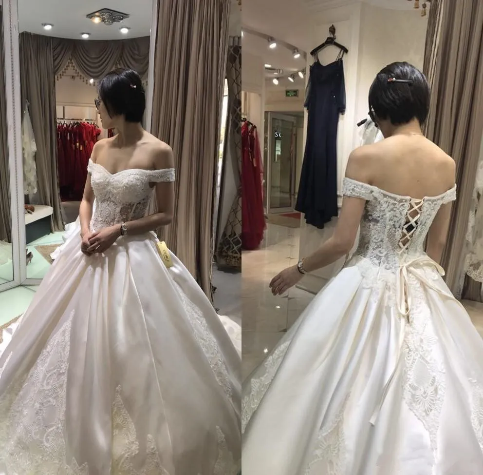 2018 بلينغ الرباط الكرة بثوب فساتين الزفاف قبالة الكتف vestidos دي novia مثير عودة أثواب الزفاف