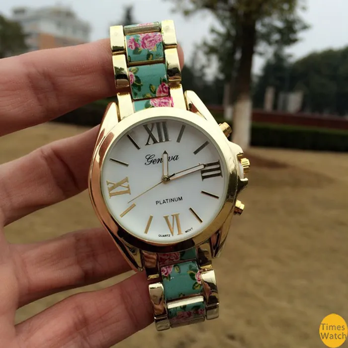 Gratis verzending hoge stijl op een mooie armband horloge en afgewerkt met een vintage bloemenprintcentrum links. Voel je mooi e