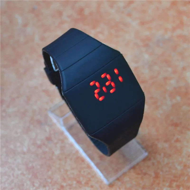 Оптовая продажа 500 шт. / Лот Mix 14 цветов сенсорный светодиодные часы Резиновые полосы цифровые резиновые мужчины женщины ультратонкие спортивные спортивные часы LT004