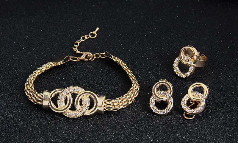 Set di gioielli pregiati placcati in oro per le donne Perline Collare Collana Orecchini Bracciale Anelli Set Costume Ultimi accessori moda195d