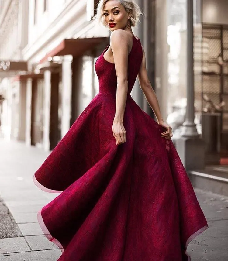 2017 Ny sexig Burgundy Lace High Low Prom Dresses Evening Wear Halter Plus Size Cocktail Dress Homecoming Gowns