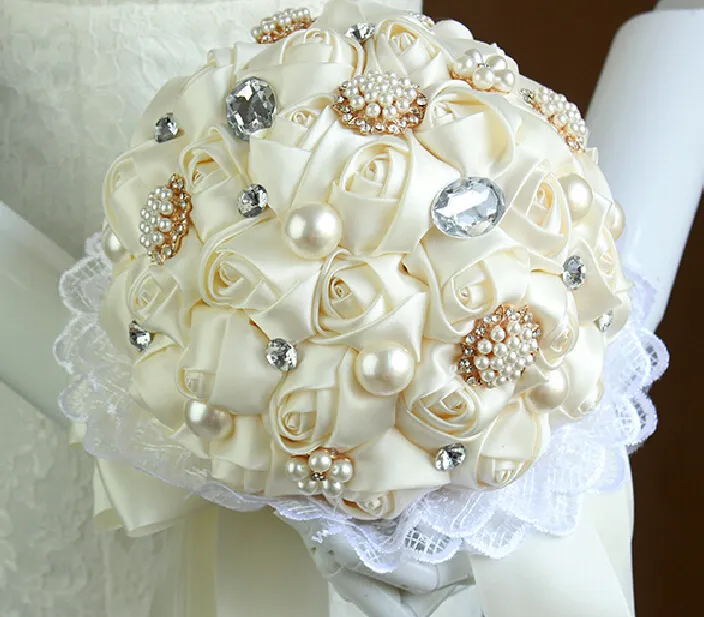 Romantic Pearls Bride Bouquets Crystal Rhinestone Artificial Rose Wedding Flowers Bridesmaid Bouquets Bridal Holding Brooch Bouquet Cheap