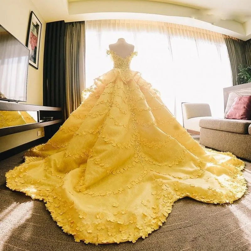 Amazing Ball Gown Wedding Dresses Yellow Off The Shoulder Lace Appliques Tiered Bridal Gowns Saudi Arabic Wedding Vestidos Custom Made