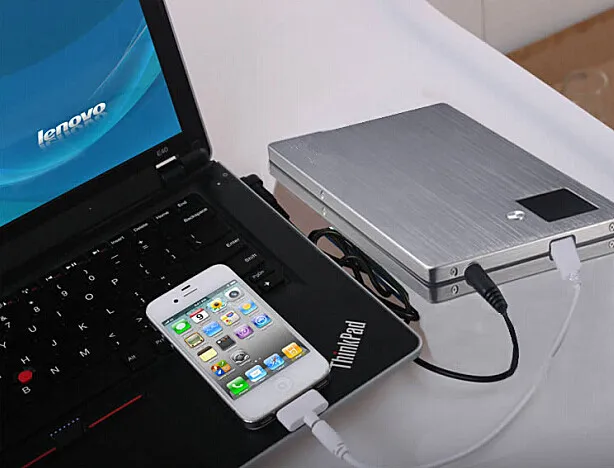 Varumärke Portable Power Bank 20000mAh Universal Mobiltelefon Tablet Laptop Snabbladdning Gratis