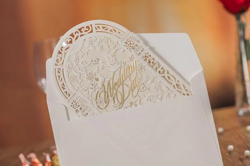 Wedding Invitation Card Elegant Laser Cut Vit Papper Event Party Tillbehör Dekoration Brudgum och Brud Blominbjudningar