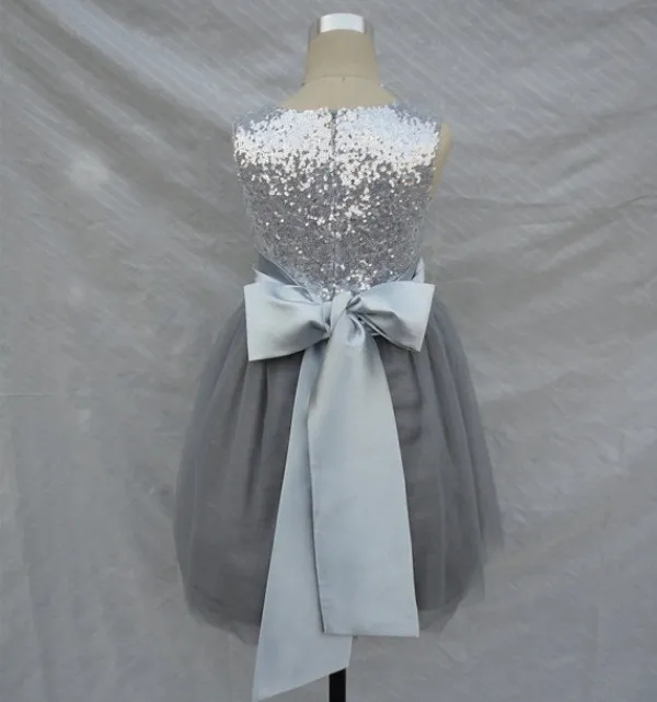 Bling Bling Flowers Girl Abiti da sposa Grigio argento Paillettes Sash Bow Tulle Flower Girls 'abito formale