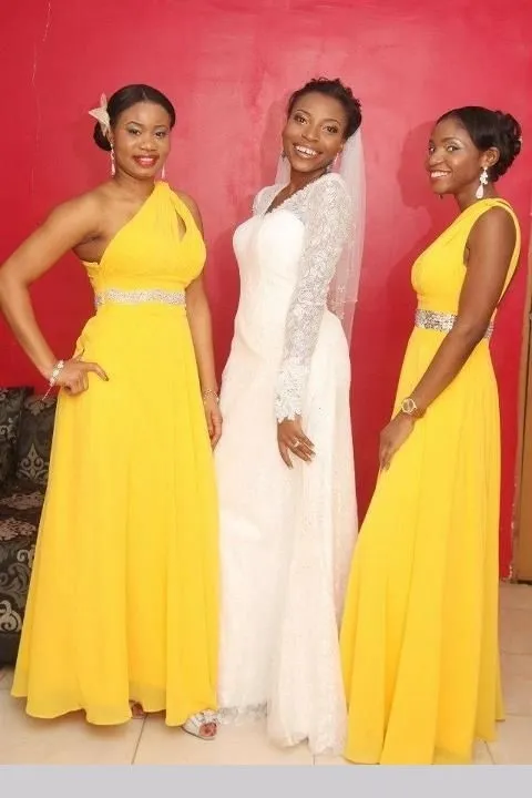 Beste 2015 Sexy gelbe Brautjungfernkleider mit Schärpe hinten Günstige lange Chiffon-Hülle mit Plissee im arabischen Dubai-Stil Abendkleider 2016