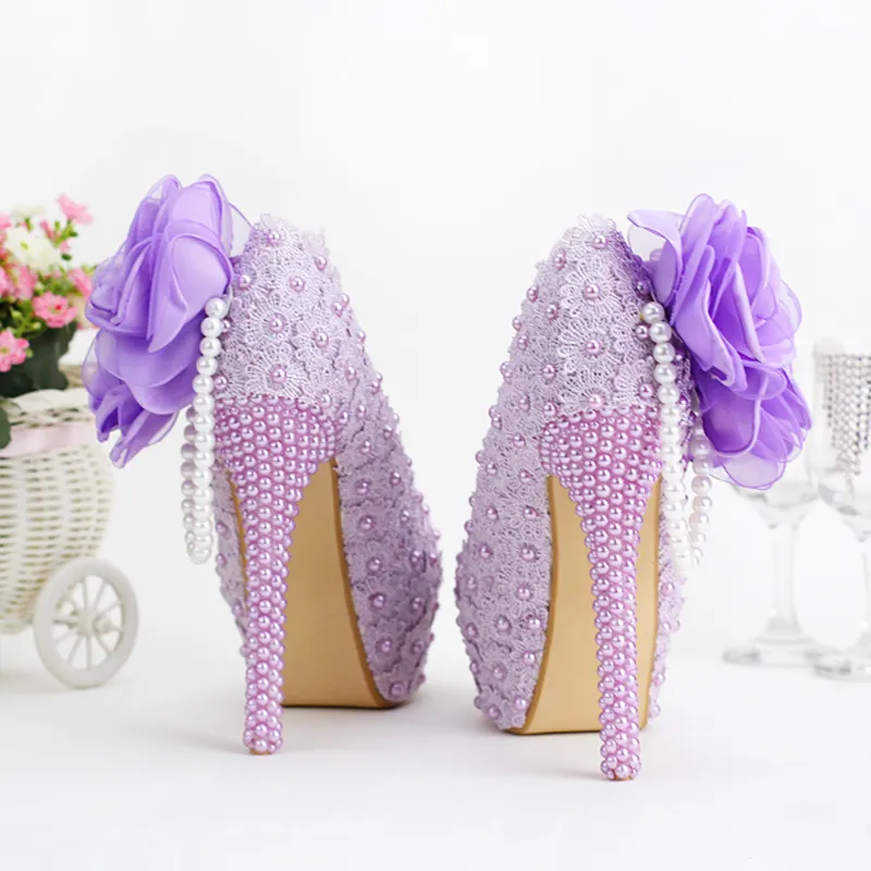 ロマンチックな紫色のスーパーハイヒールの結婚式の靴の美しいレースの手作りのブライダルドレスの靴のアップリケの花嫁介添人の靴