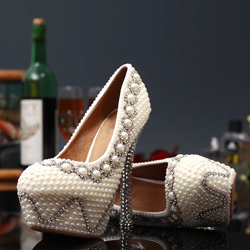 Cor branca artesanal vestido de casamento sapatos de noiva sapatos lindo Super sapatos de salto alto imitação de pérolas sapatos de strass