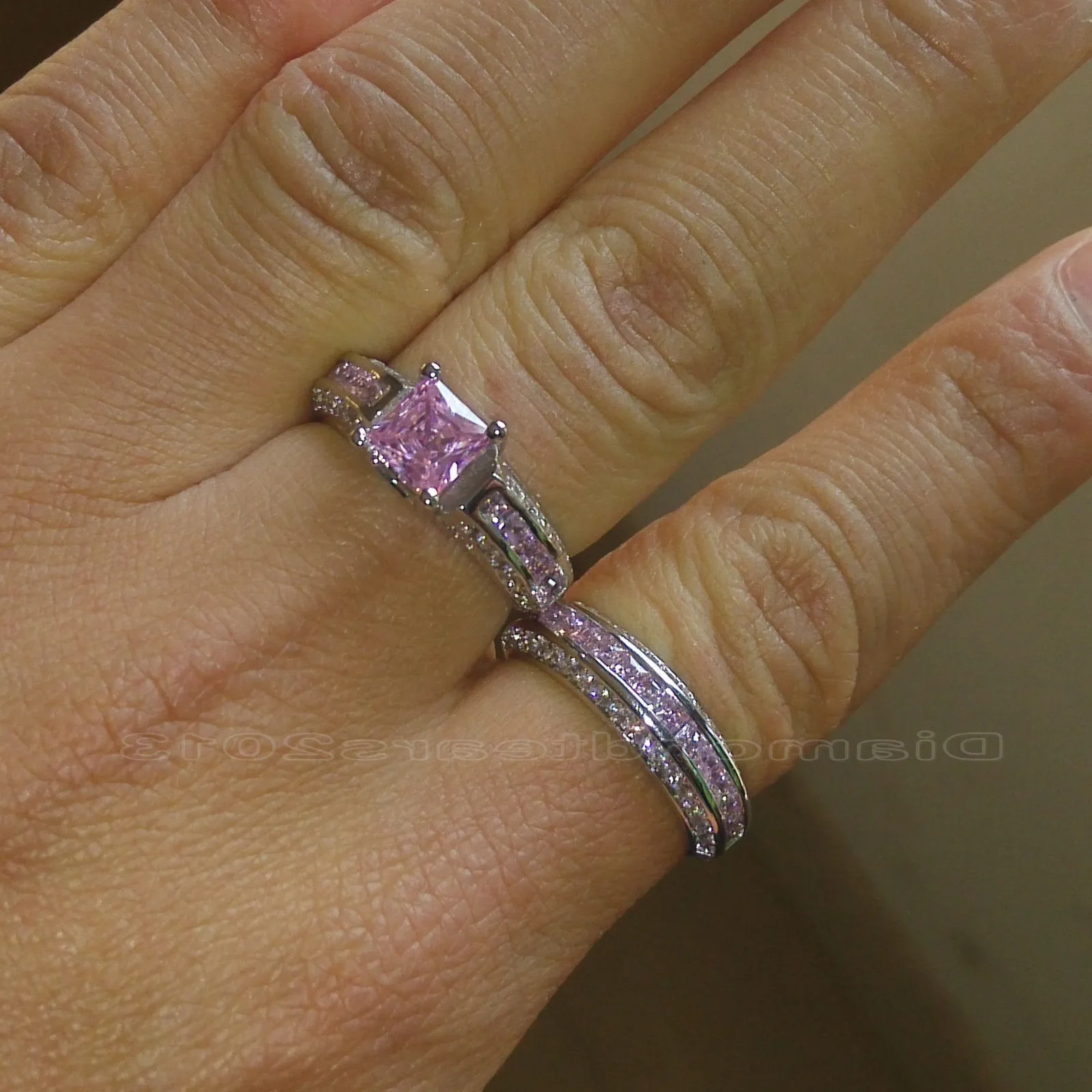 Rozmiar 5-10 Hurtownie Moda Biżuteria 10kt White Gold Wypełniona Princess Cut Pink Sapphire Gemstones Kobiety Ślub Bridal Para Pierścień Zestaw Prezent