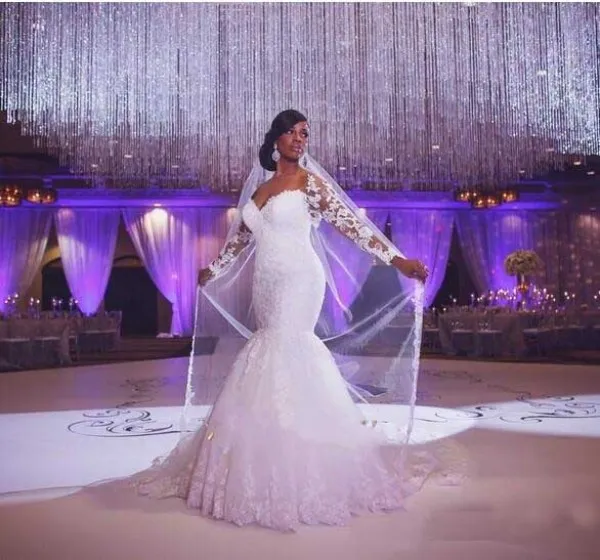 Robes de mariée grande taille ajustées et évasées robes de mariée sirène avec illusion manches longues appliques en dentelle sur l'épaule train tribunal