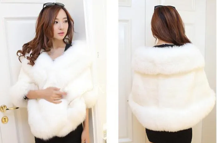 Ny Vinter Kvinnor Faux Fur Cape Cloak Coat Ärmlös Poncho Varm Outwear Cardigan Fur Coat C3226