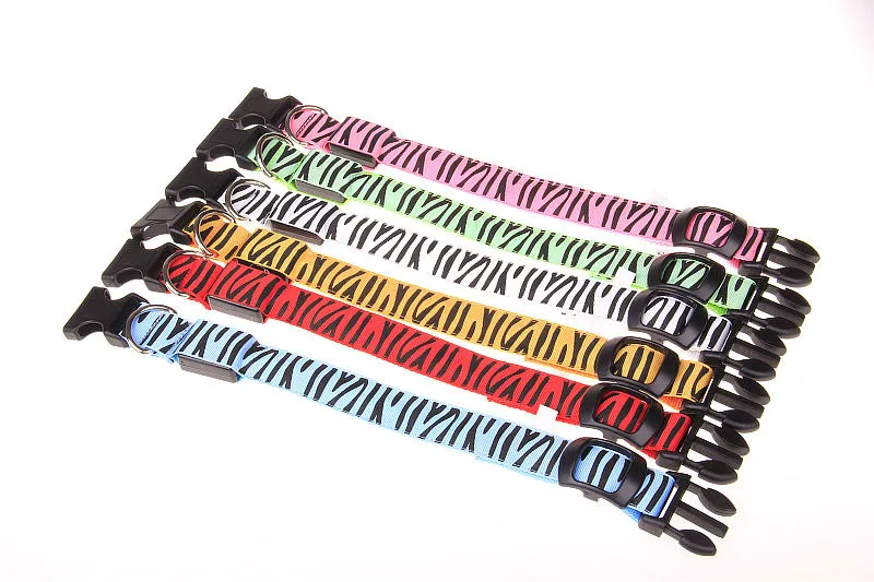 Collari Pet lampeggianti Collari cani con LED colorati in nylon colorati Collo stile zebra a led 2.5m Larghezza i S / M / L