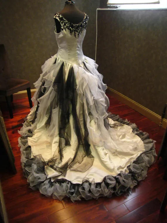 Imagem real Vestido de noiva gótico da camuflagem do ombro vestidos de Novia Apliques abundante de renda com miçangas de casamento vestidos de bola de noiva