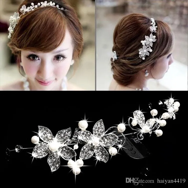 Ny Billiga Hot Spring Bridal Tiaras Crowns I lager Huvudband Bröllop Hår Tillbehör Faux Pearl Flower Glänsande Crystal Tiara Bridal Smycken