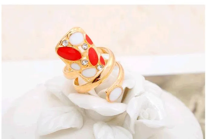 Exclusieve nieuwe Creatieve Ring Populaire Rhinestone Nail Ringen Leuke Retro Koningin Opening Ring Gouden Ring Vinger Nail Ring Gratis Verzending