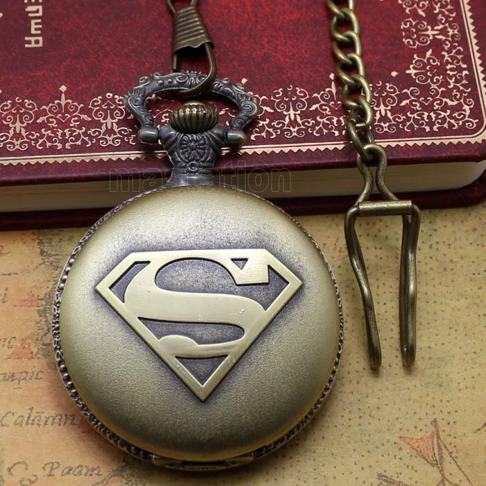 Partihandel 100st / Black Classic Superman Watch Vintage Pocket Watch Necklace Män Kvinnor Antika modeller Tuo Table Watch Pw030