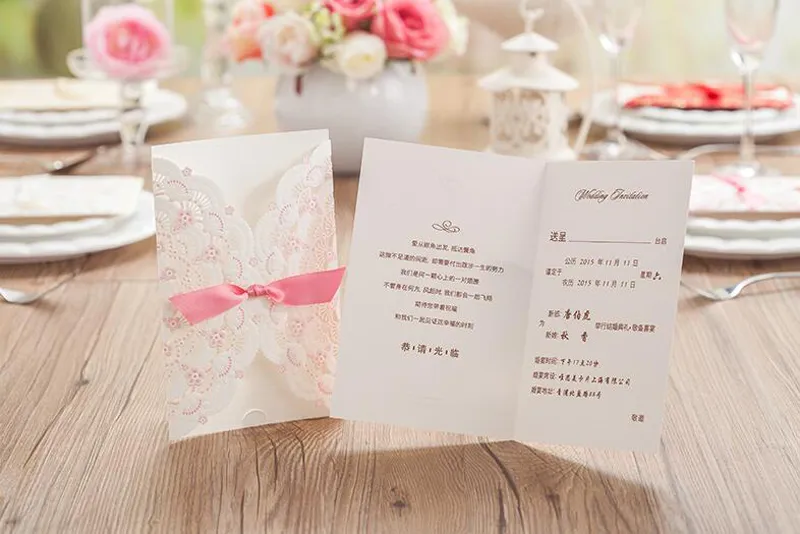 Biglietto d'invito matrimonio con fiori di nuovo stile Matrimonio Inviti rettangolari rosa con decorazioni feste Bowknot Realizzati su misura